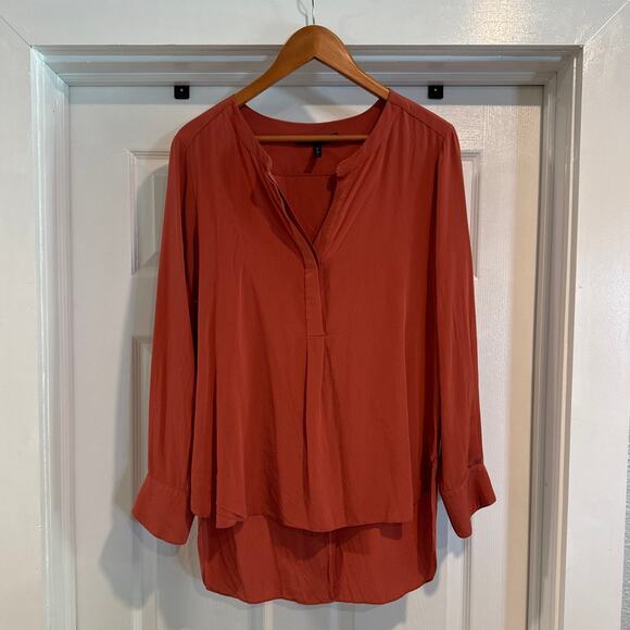 BCBG Maxazria Luxurious100% Silk Blouse Size Medium - Picture 1 of 8